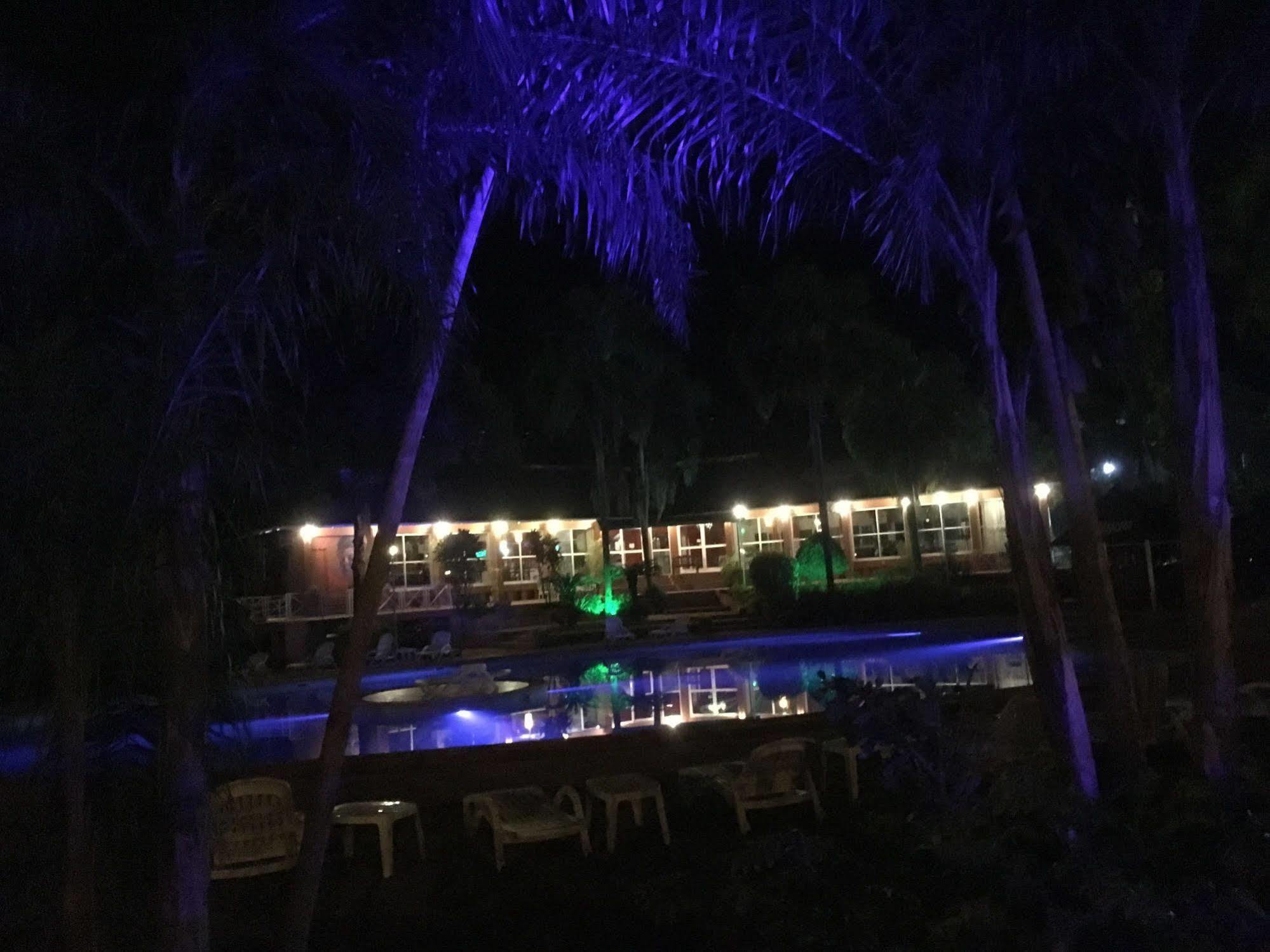 Iguazu Inn Hostel Puerto Iguazu Exterior photo